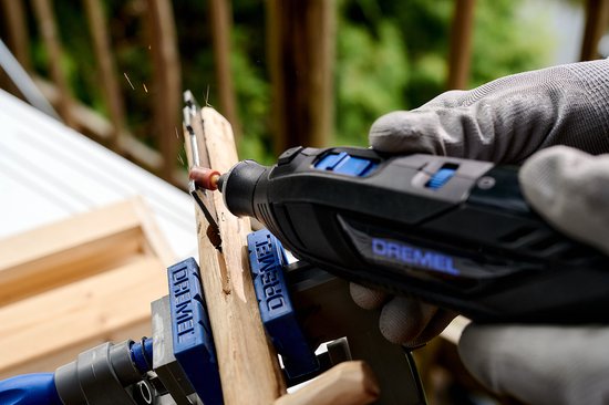 Dremel 8260 Multitool - With battery and charger - Incl. accessories