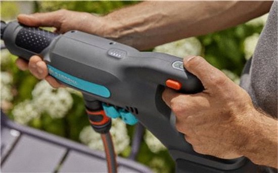 GARDENA AquaClean 24/18V P4A Solo Battery Medium Pressure Cleaner.